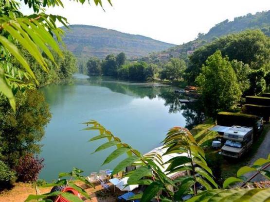 Privilège pitch, riverside, Tent, Caravan, Camper, Car, Electricity 6A.