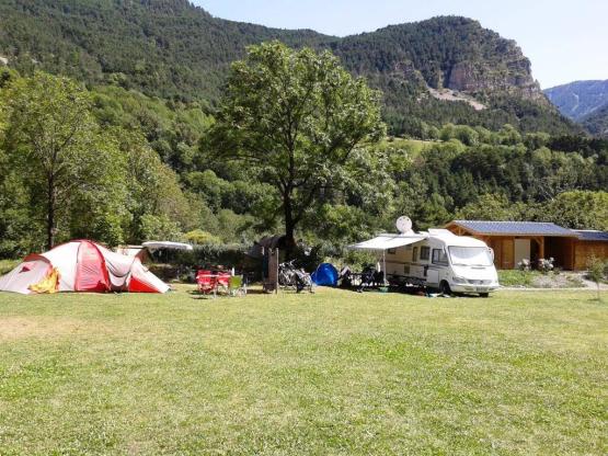 Pitch: car + caravan or camping-car