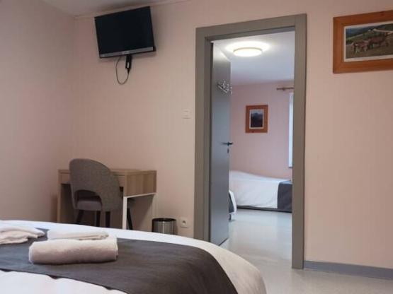 12 / BEDROOM FOR 4  PERSONS