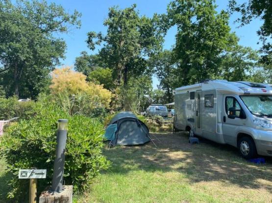 Privilege Package (1 tent, caravan or motor home / 1 car / electricity 10A) +- 150m²