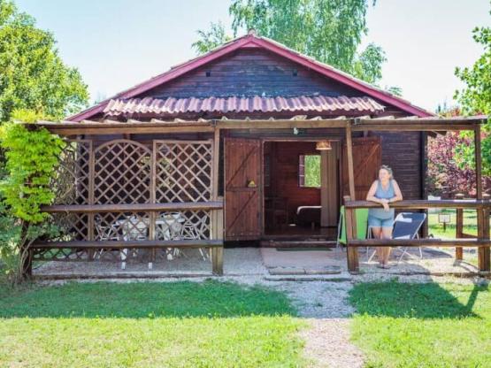 CHALET LOFT CONFORT - 1 grande pièce -  clim - TV - BBQ - Ménage* - 35m2 + terrasse couverte de 14m2