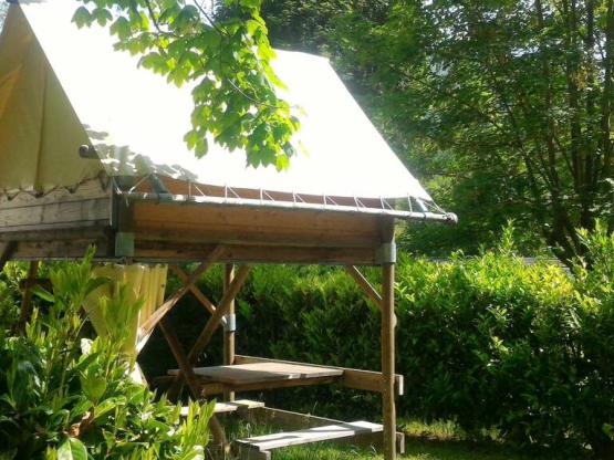 Bivouac tent on stilts