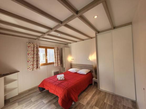 Hütte Confort 50m² (2 Zimmer) + überdachte Terrasse + TV behindertengerecht