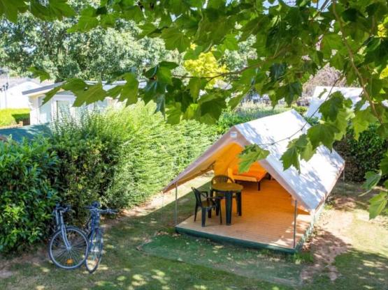 Canada tent Treck 7m² / 1 bedroom - sheltered terrace (without toilet blocks)