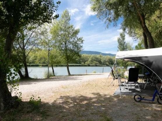 Confort pitch 130 m², riverside