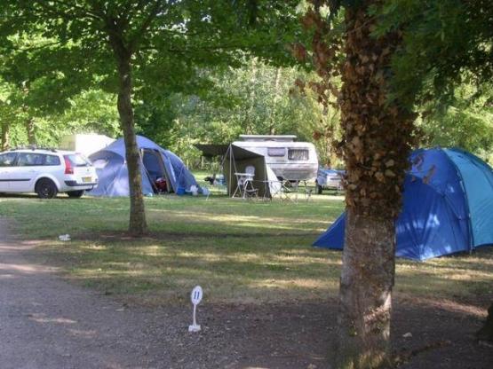 Confort Pitch (electricity 10A) - 2 people - vehicle + tent or caravan or Camping-car
