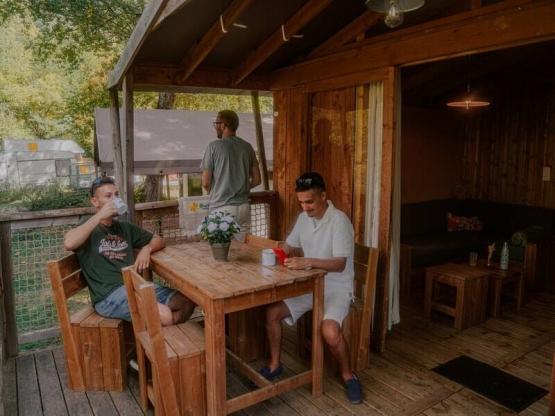 Cabin Lodge Premium on stilts 32 m² - 2 bedrooms (with sanitary facilities) + terrace + TV