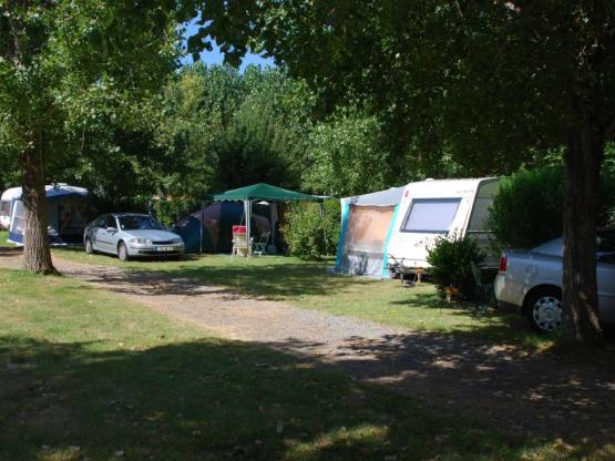 Package: Pitch + tent , caravan or camping-car