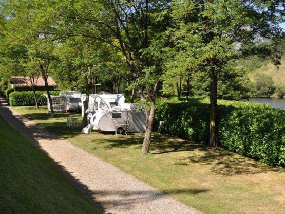 Comfort Package : car + tent/caravan or camping-car + electricity 6A/ 10A (2 pers.)