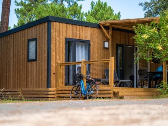 Homeflower PREMIUM 35m² (3 bedrooms) + AIR-CONDITIONNING + half-covered terrace + Dishwasher + TV