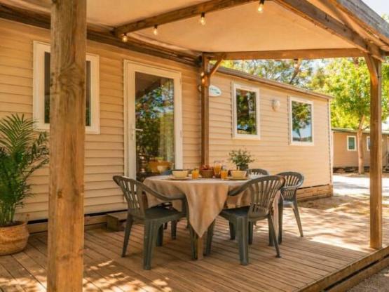 Mobilhome Confort 33m² (3 bedrooms) + clim + sheltered terrace + TV