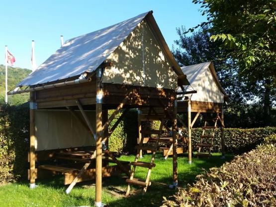 Bivouac on stilts 5m² - 1 bedroom - bike shelter + covered dining area -