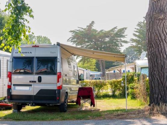 Comfort Package with electricity: 1 car + 1 tent or 1 caravan or 1 camper