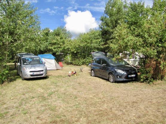 Pitch Grande Famille + tent or caravan + car + electricity