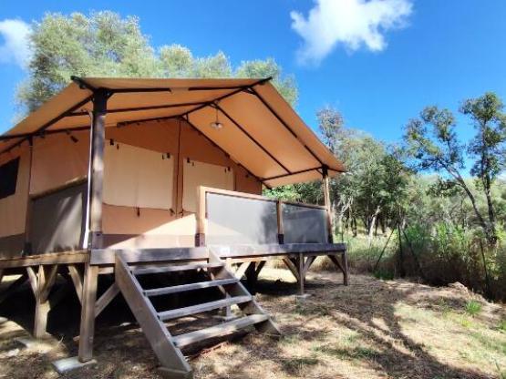 Canvas bungalow VICTORIA - 2 bedrooms. 23 tentes (L01 à L21)