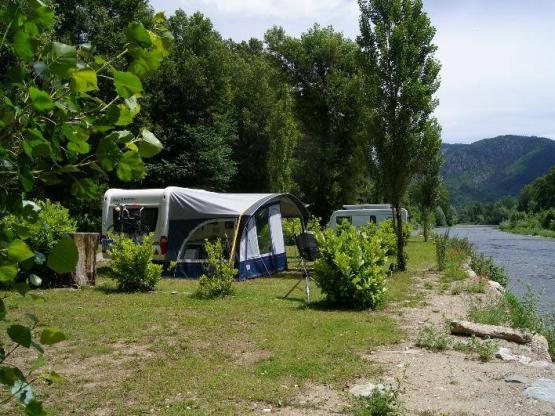 PACKAGE PITCH CONFORT BY THE BEACH / RIVER - Tent(s) / caravan + 1 car (or 1 motorhome), elect 10 A