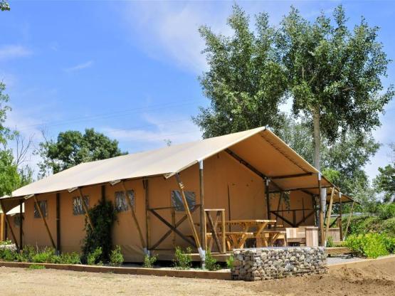 Tente Woody Premium 38m² -  2 slaapkamers + overdekt terras + TV