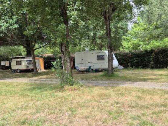 Confort package XL pitch measuring 100 to 150m² with 6A electricity