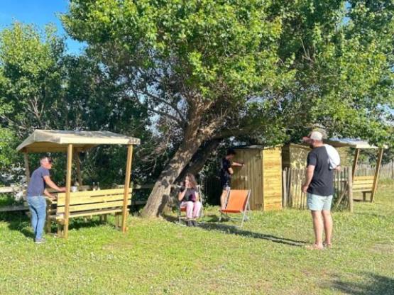 Equipped pitch with 1 pic nic table, equipped shed (fridge, microwave...), electricity and water tap