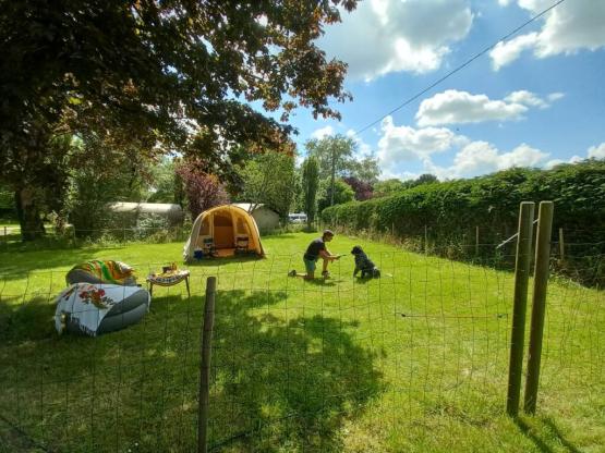 Pitch XXL 300m² + dog pens