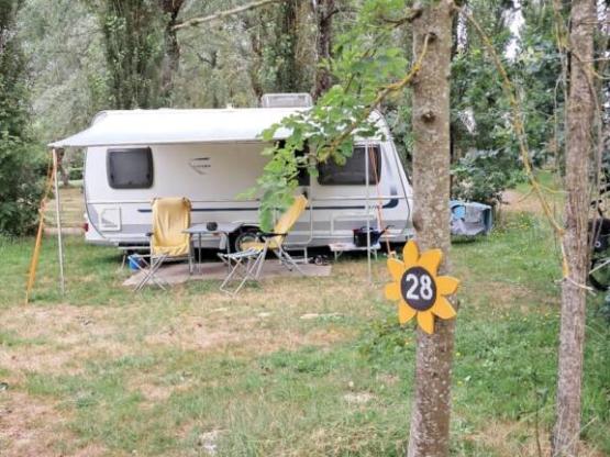 Pitch + caravan or camping-car