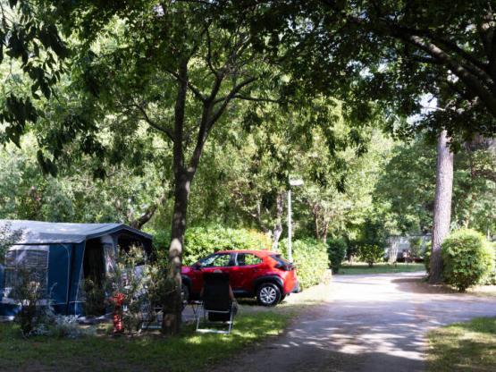 Pitch + car + 2 pers.