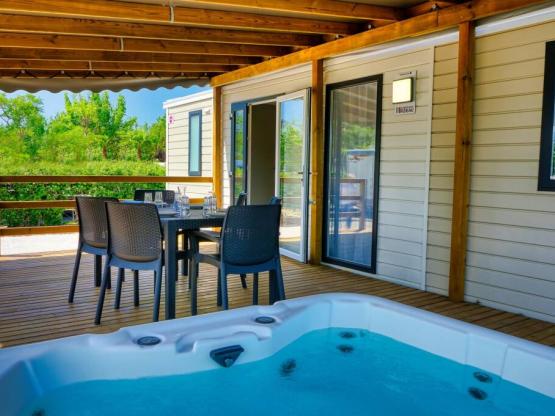Mobile home BALNEO (AIR-CONDITIONING + tv + Dishwasher + Hot tub)