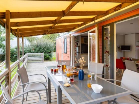 PREMIUM COTTAGE 40m² - view of nature not overlooked - 3 bedrooms - TV - 2 bathrooms - charging stat