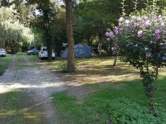 Pitch with 1 vehicle + 1 equipment