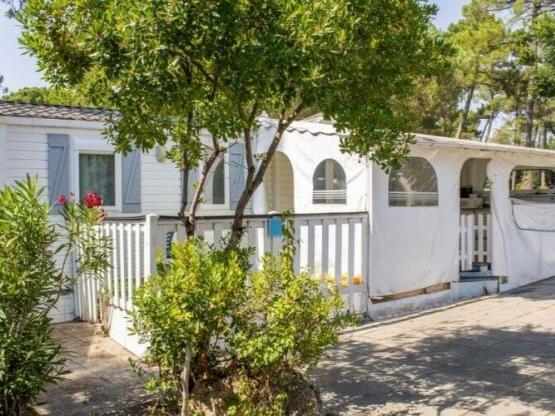 Mobile HomeRosée ****  for 8 Persons