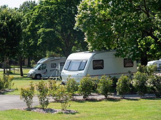 Pitch : car + caravan or camping-car