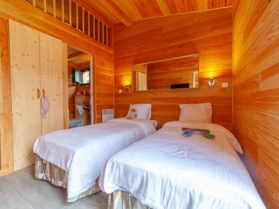 Hotel type bedroom in the Ecolochic chalet