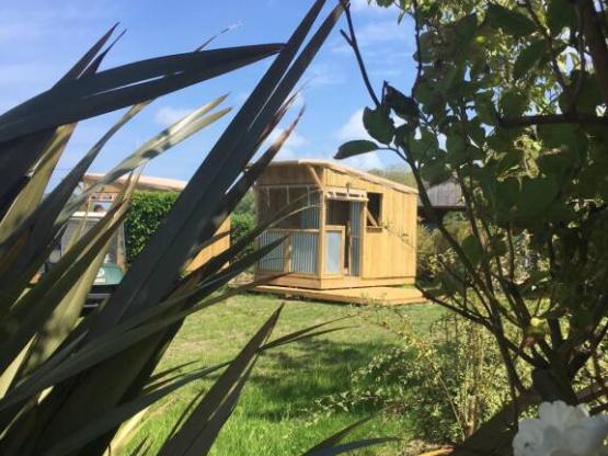 Package Premium with private facilities ( 1 Tent or 1 Caravan + 1 car or 1 Campervan or 1 Motorhome  / electricity 10A) + Sink unit, gas hob, fridge, hot water + TV/TNT conection