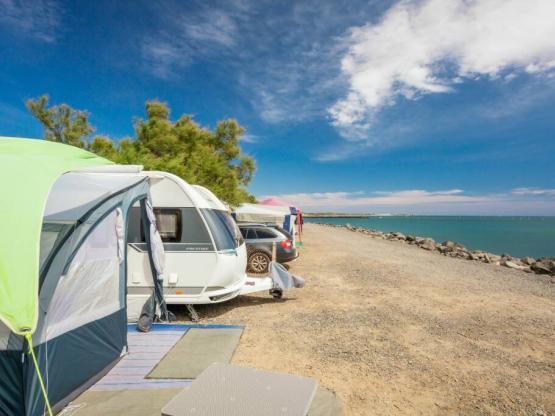 Pitch SEAVIEW + car + tent or caravan + electricity -
