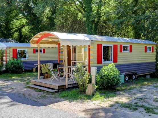 Gipsycar - overnight stay - 1 bedroom with private facilities