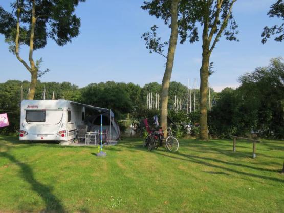 Comfort Canal Package (1 tent, caravan + 1 car or motorhome / electricity 10A)