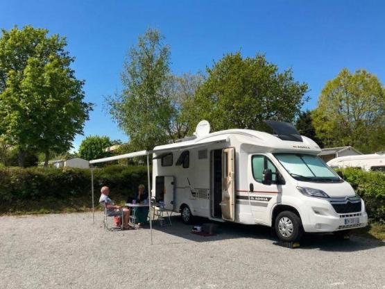 Pitch > 100 M²  motor home + electricity