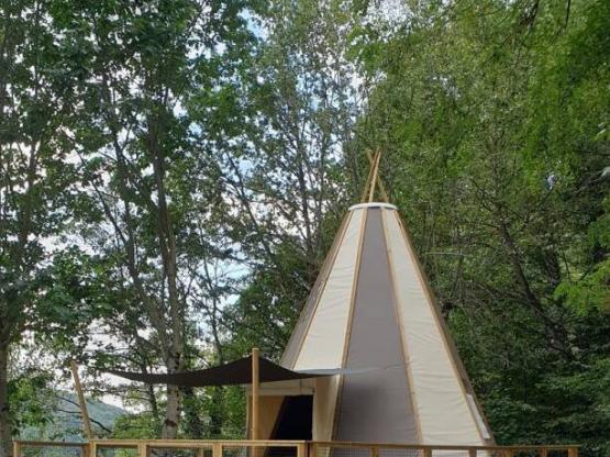 Tepee home 34m² (3 bedrooms) without toilet block on an elevated terrace of 54m² with a shaded area