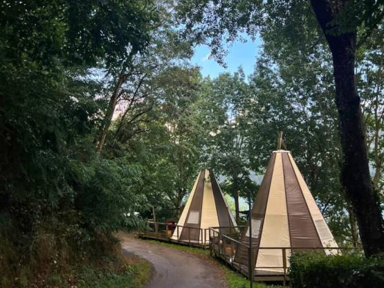 Tepee home 34m² (3 bedrooms) without toilet block on an elevated terrace of 54m² with a shaded area