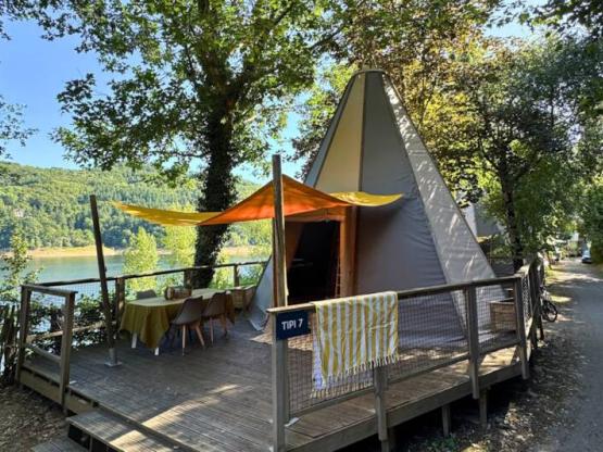 Tepee home 34m² (3 bedrooms) without toilet block on an elevated terrace of 54m² with a shaded area