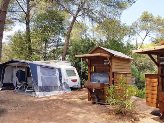 Pitch PREMIUM + electricity 10A + toilet blocks