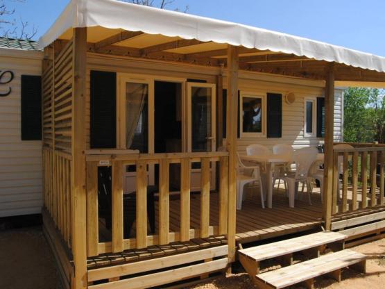 MOBILHOME AVEC SANITAIRE 3 CHAMBRES 6 PERS